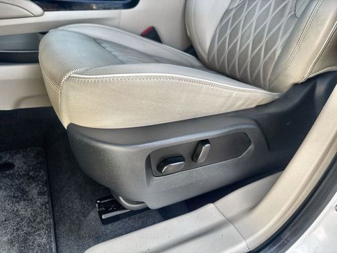Used 2023 Buick Envision Avenir AWD/4WD image 12