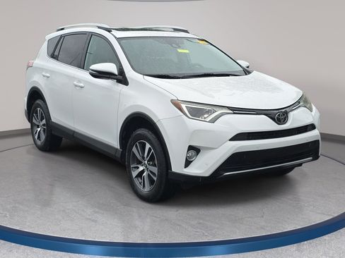 Used 2016 Toyota RAV4 XLE w/ Convenience Package FWD image 3