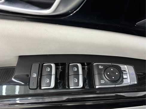 Used 2024 Kia Carnival SX FWD image 40