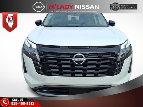 New 2026 Nissan Pathfinder Platinum image 2