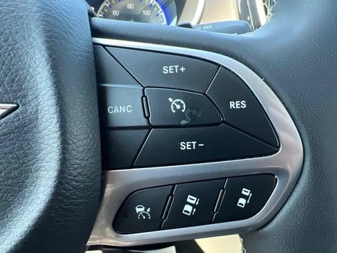 Certified 2024 Chrysler Pacifica Touring-L FWD image 21