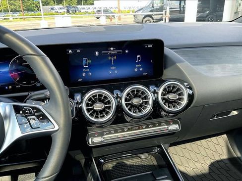 Used 2026 Mercedes-Benz GLA 250 4MATIC image 11