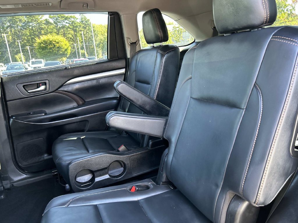 Used 2019 Toyota Highlander XLE FWD image 15