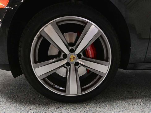 Used 2023 Porsche Macan S AWD/4WD image 5