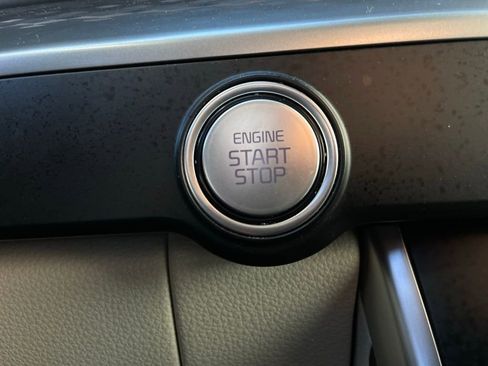 Used 2023 Kia Carnival LX image 22