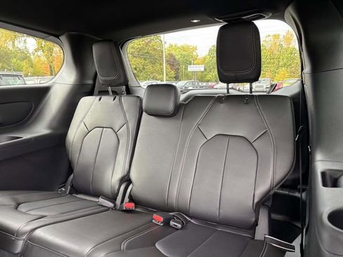 New 2026 Chrysler Pacifica Select image 6