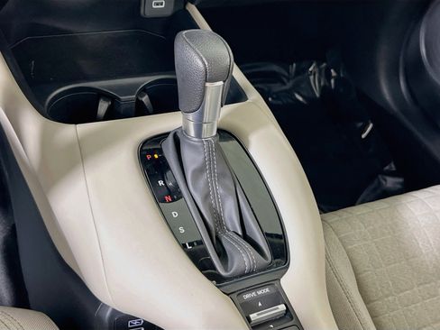 Used 2023 Honda HR-V LX image 16