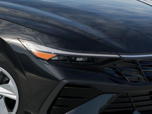New 2026 Hyundai Elantra SE FWD image 9