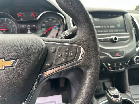 Used 2018 Chevrolet Cruze LT w/ Convenience Package FWD image 35
