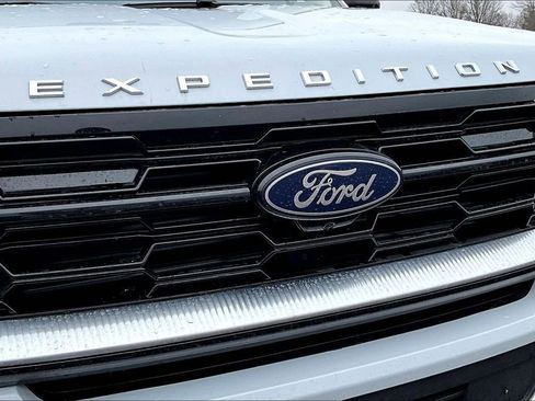 Used 2025 Ford Expedition Platinum AWD/4WD image 30