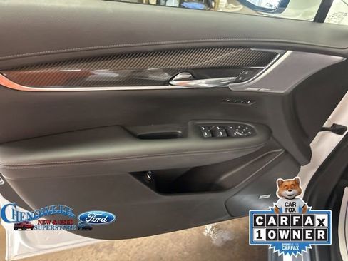 Used 2023 Cadillac XT6 Sport w/ Technology Package image 11
