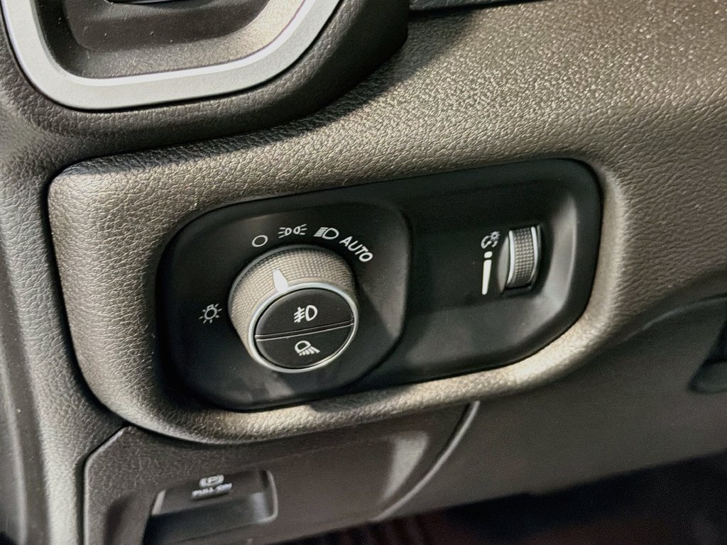 Used 2021 RAM 1500 Big Horn AWD/4WD image 12