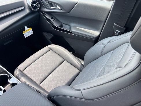 New 2026 Chevrolet Equinox LT w/ Convenience Package II FWD image 9