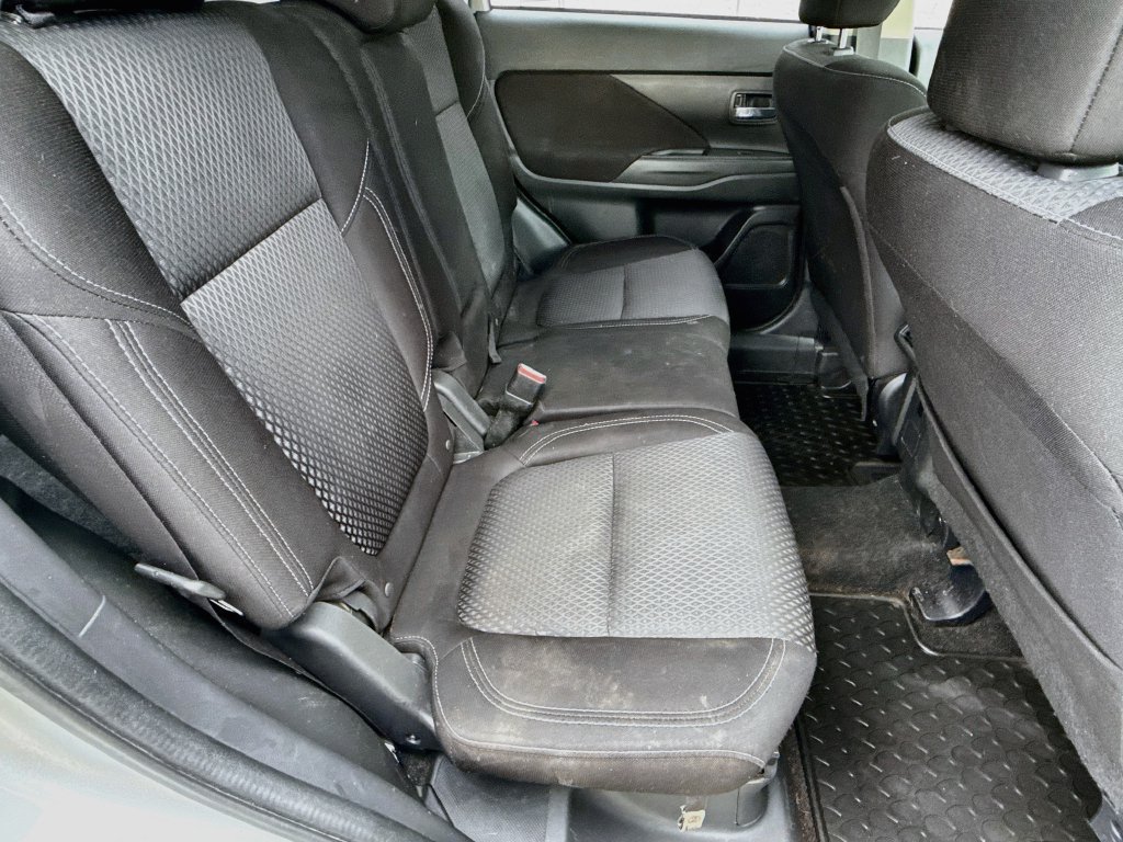 Used 2020 Mitsubishi Outlander ES FWD image 29
