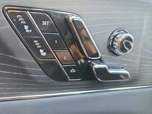 Used 2024 Cadillac Lyriq Luxury AWD/4WD image 16