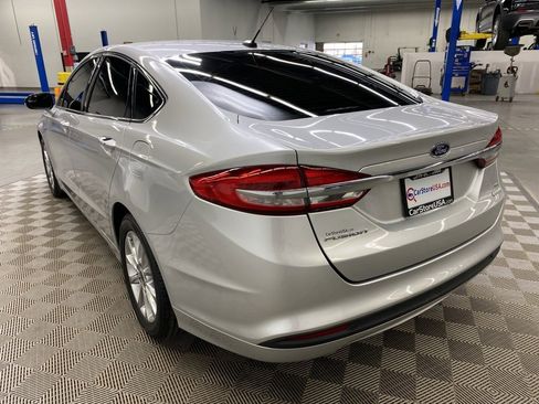 Used 2017 Ford Fusion SE image 9
