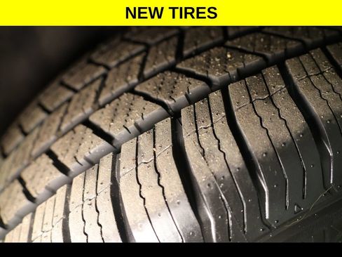Used 2022 Chevrolet Equinox RS w/ Infotainment Package AWD/4WD image 7