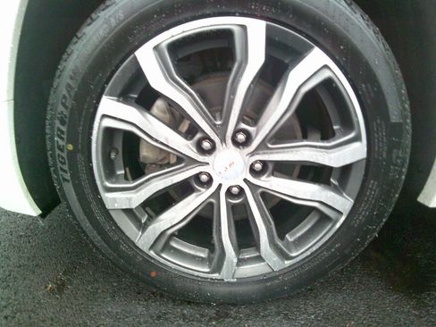 Used 2018 GMC Terrain Denali w/ Advanced Safety Package image 24