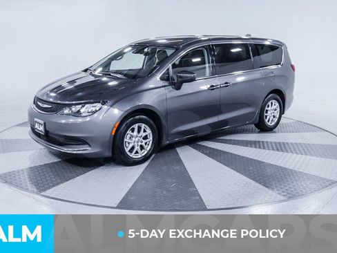 Used 2023 Chrysler Voyager LX FWD image 3