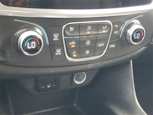 Used 2021 Chevrolet Traverse LS image 21