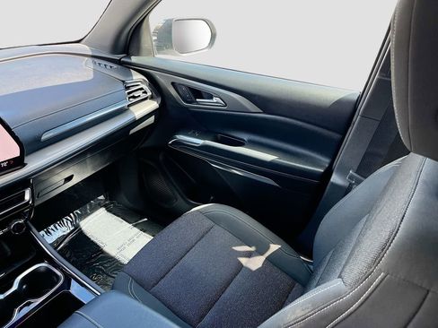 Used 2025 Chevrolet Traverse LT w/ Driver Confidence Package AWD/4WD image 22