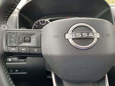 Used 2025 Nissan Rogue SV AWD/4WD image 18