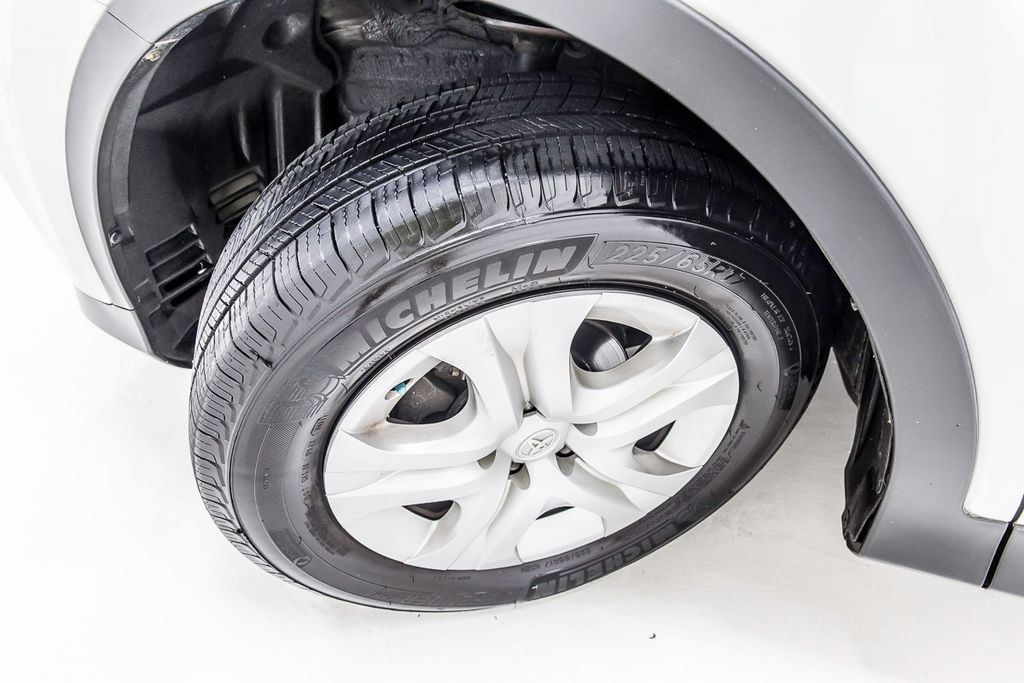 Used 2014 Toyota RAV4 LE FWD image 12