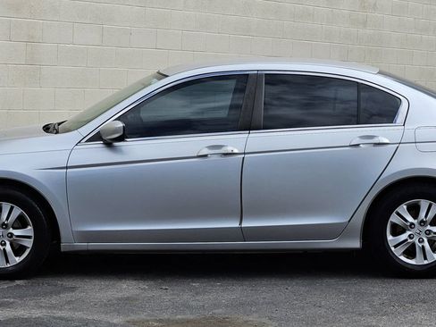 Used 2010 Honda Accord LX-P image 2