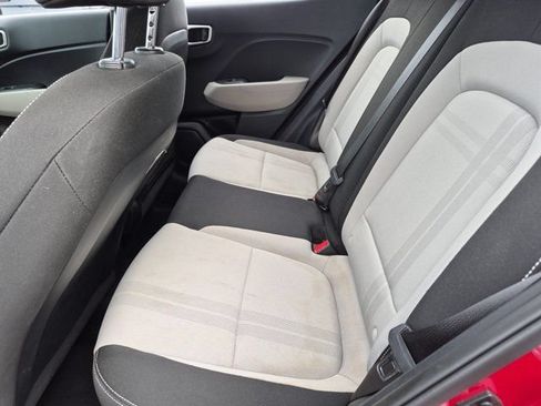 Used 2025 Hyundai Venue SEL FWD image 27