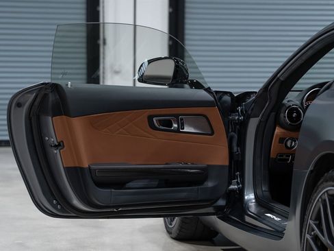 Used 2018 Mercedes-Benz AMG GT S image 22