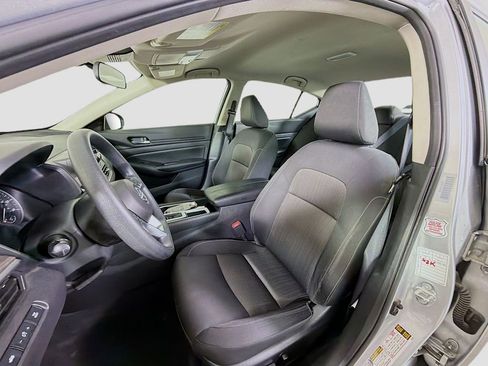 Used 2024 Nissan Altima 2.5 SV image 13