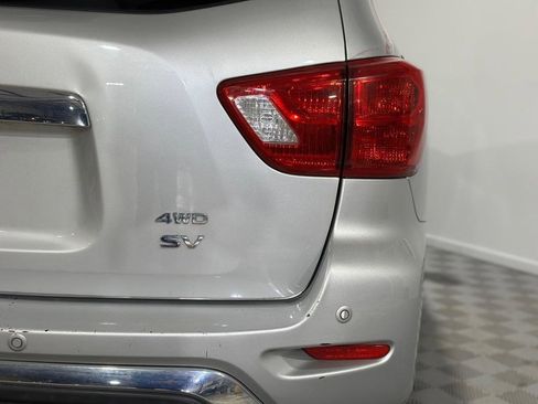 Used 2017 Nissan Pathfinder SV image 9