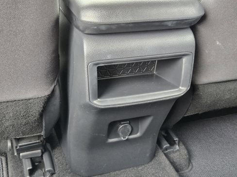 Used 2019 Toyota RAV4 LE FWD image 27
