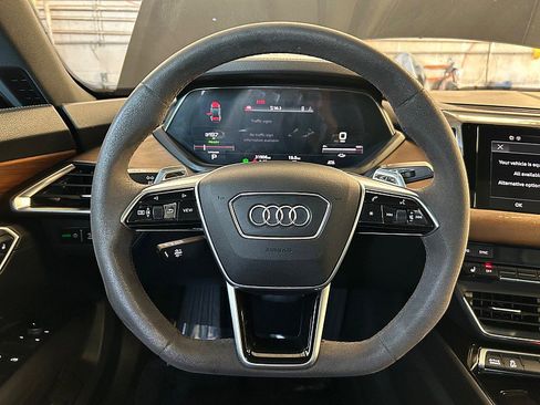 Used 2022 Audi e-tron GT Premium Plus image 40