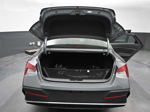 New 2026 Hyundai Elantra SE FWD image 13