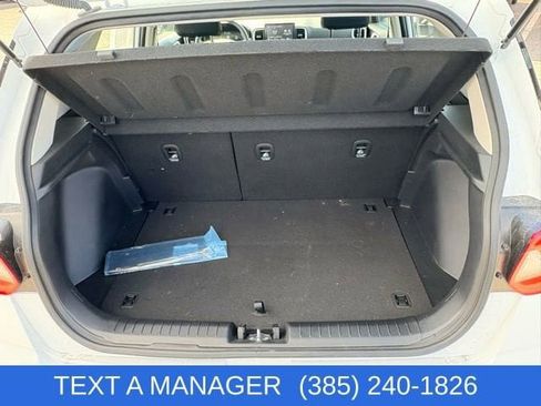 Used 2025 Hyundai Venue SE image 8