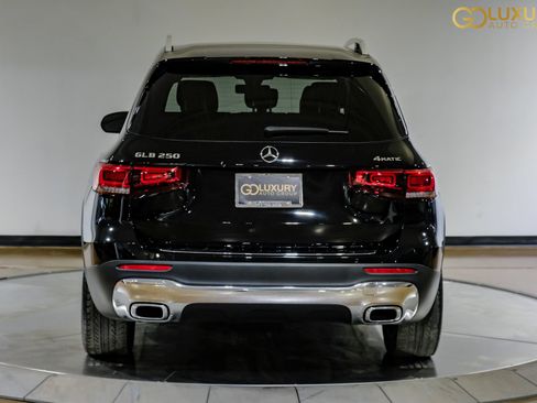 Used 2023 Mercedes-Benz GLB 250 4MATIC w/ Premium Package image 11