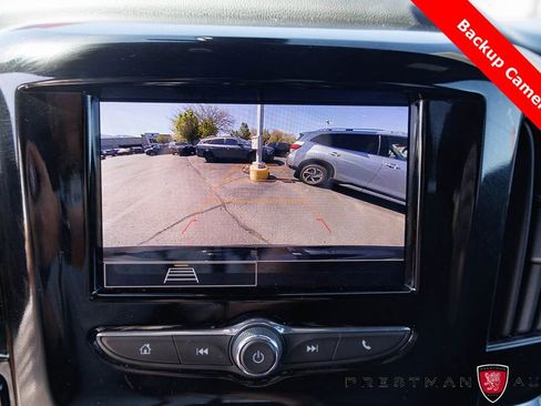 Used 2023 Chevrolet Traverse LT FWD image 4