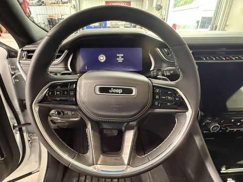 Used 2023 Jeep Grand Cherokee L Overland AWD/4WD image 19