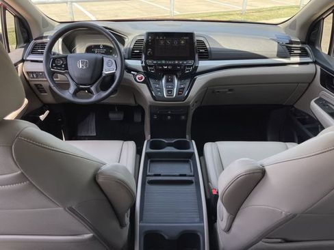 Certified 2024 Honda Odyssey Touring image 10