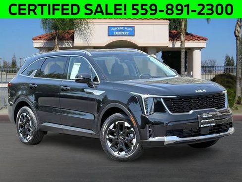 Certified 2025 Kia Sorento S AWD/4WD image 1