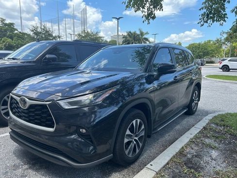Used 2023 Toyota Highlander XLE FWD image 1