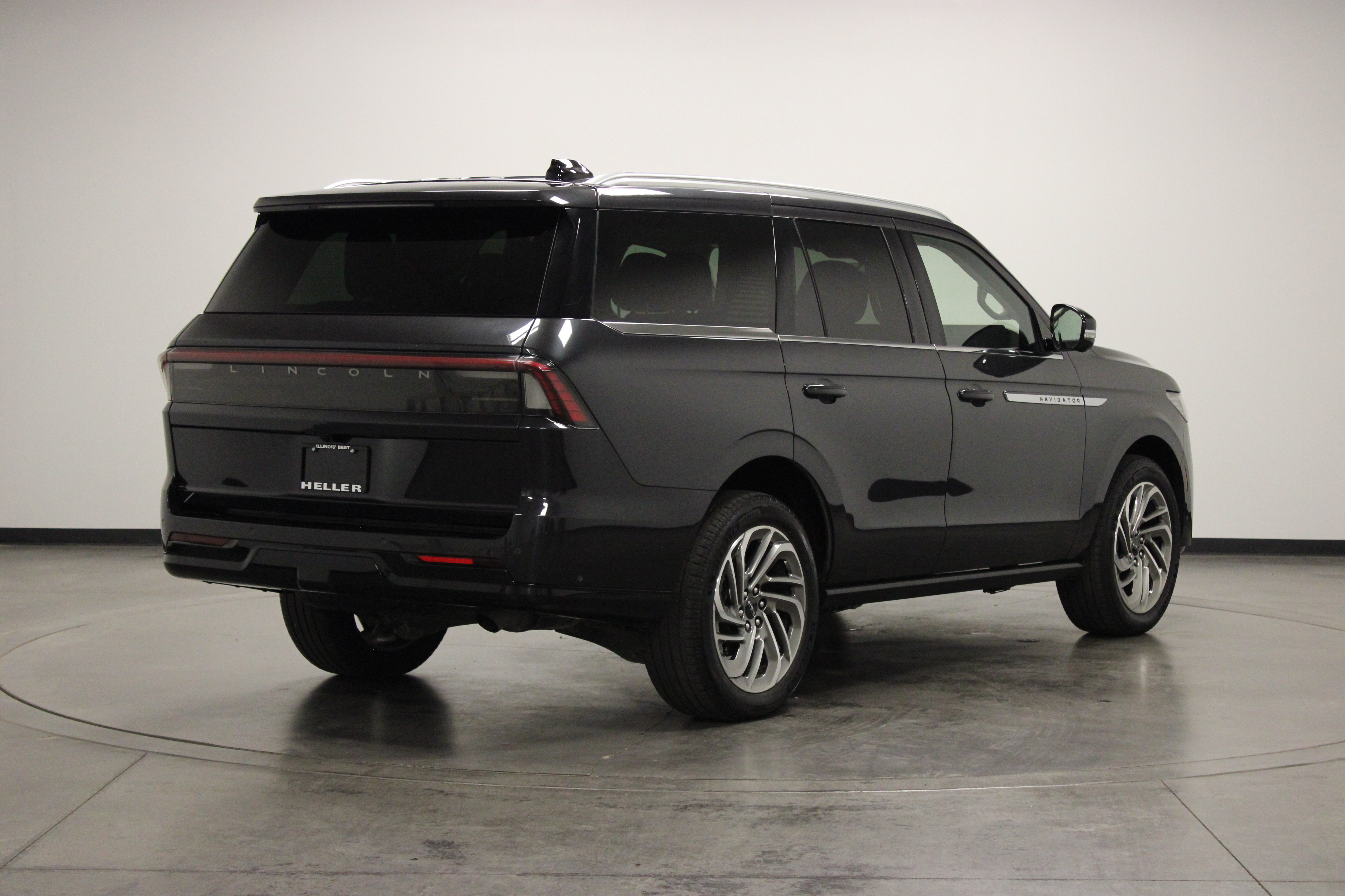 Used 2025 Lincoln Navigator Reserve AWD/4WD image 8