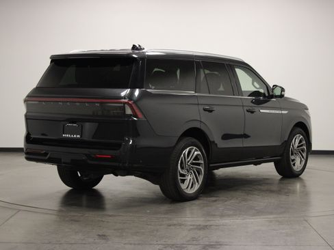 Used 2025 Lincoln Navigator Reserve AWD/4WD image 8