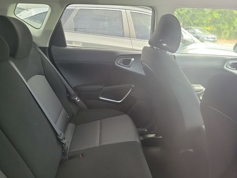 Used 2025 Kia Soul LX image 9