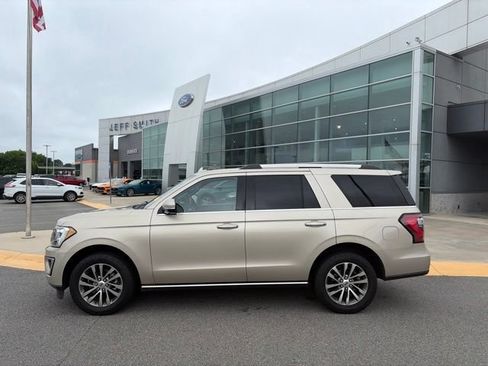 Used 2018 Ford Expedition Limited w/ Equipment Group 301A RWD image 2