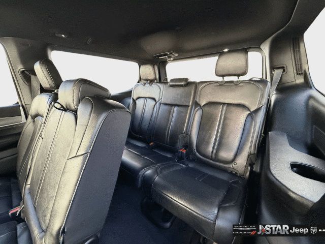 Used 2025 Jeep Wagoneer Series II w/ 8-Passenger Seating Package AWD/4WD image 26