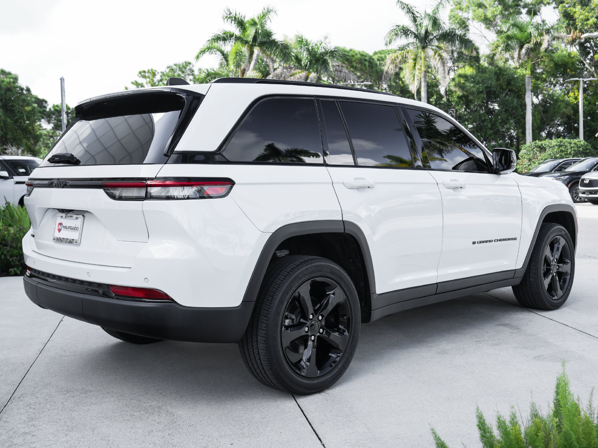 Used 2023 Jeep Grand Cherokee Altitude AWD/4WD image 24