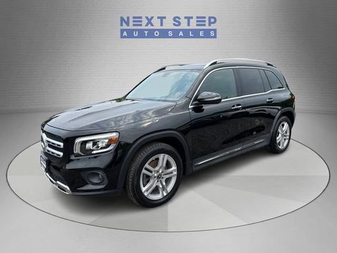 Used 2021 Mercedes-Benz GLB 250 4MATIC w/ Premium Package image 3