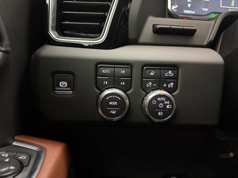 Used 2025 GMC Sierra 2500 Denali Ultimate AWD/4WD image 17